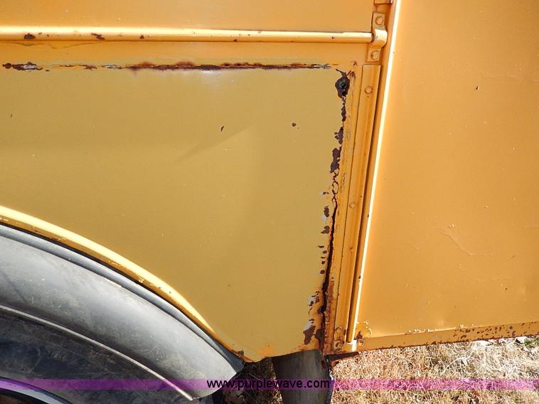 image for item H9534 1986 Ford F600G bucket truck