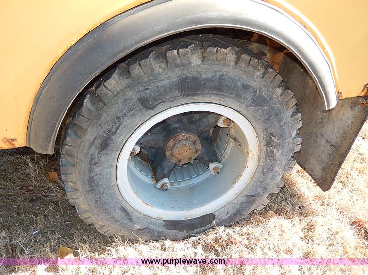 image for item H9534 1986 Ford F600G bucket truck