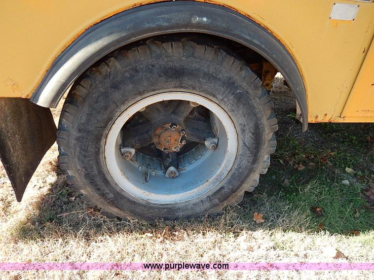 image for item H9534 1986 Ford F600G bucket truck