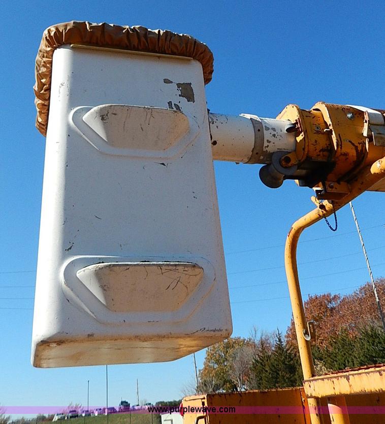 image for item H9534 1986 Ford F600G bucket truck