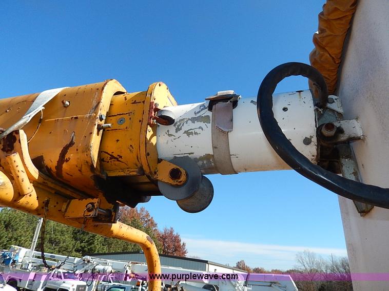 image for item H9534 1986 Ford F600G bucket truck