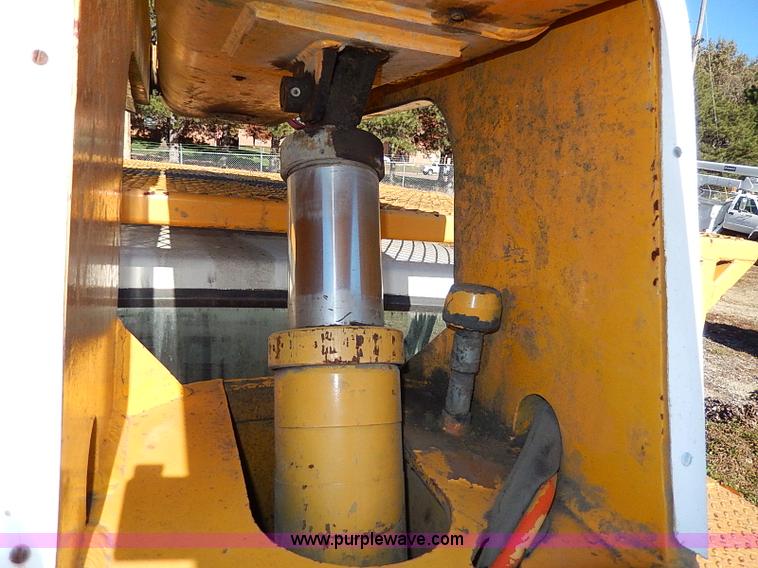 image for item H9534 1986 Ford F600G bucket truck