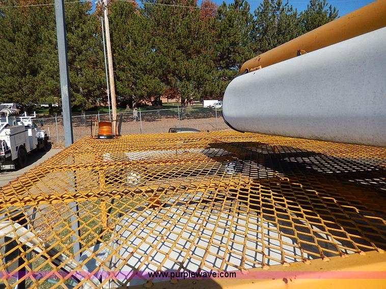 image for item H9534 1986 Ford F600G bucket truck