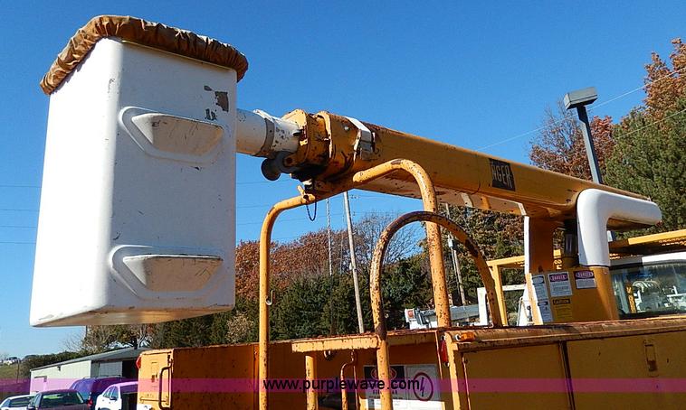 image for item H9534 1986 Ford F600G bucket truck