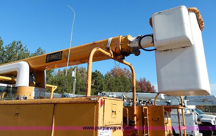 image for item H9534 1986 Ford F600G bucket truck