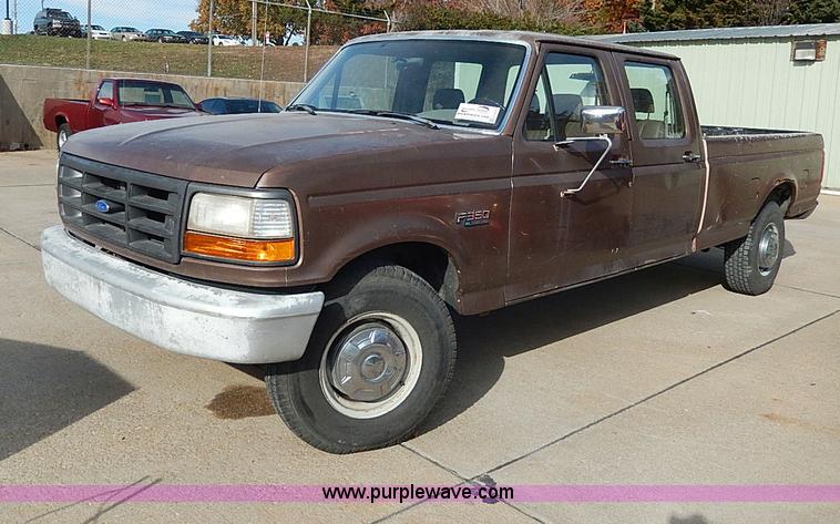 image for item H9535 1993 Ford F350 XL Crew Cab pickup truck
