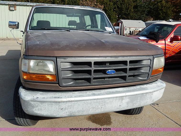 image for item H9535 1993 Ford F350 XL Crew Cab pickup truck