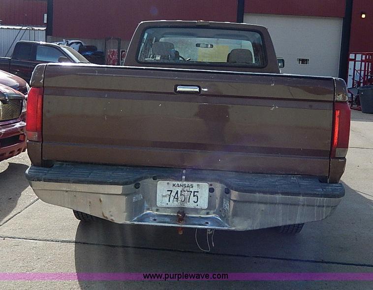 image for item H9535 1993 Ford F350 XL Crew Cab pickup truck