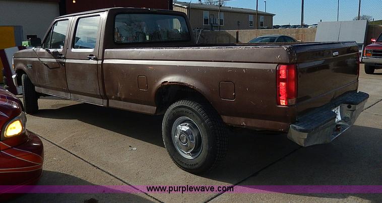 image for item H9535 1993 Ford F350 XL Crew Cab pickup truck