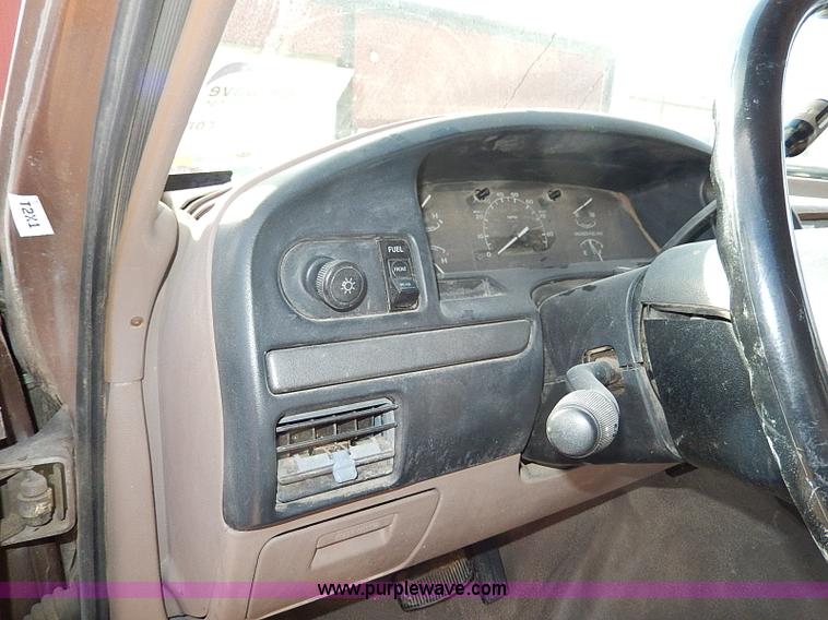 image for item H9535 1993 Ford F350 XL Crew Cab pickup truck