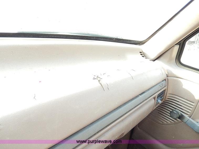 image for item H9535 1993 Ford F350 XL Crew Cab pickup truck