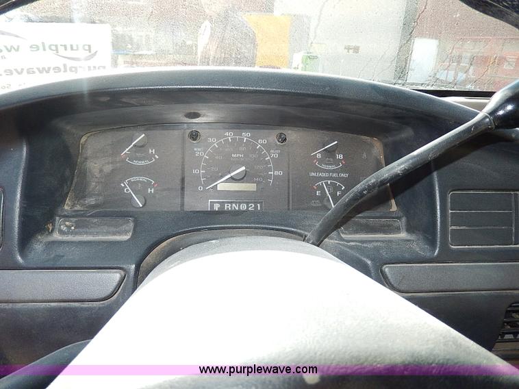 image for item H9535 1993 Ford F350 XL Crew Cab pickup truck