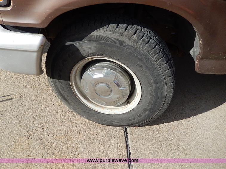 image for item H9535 1993 Ford F350 XL Crew Cab pickup truck