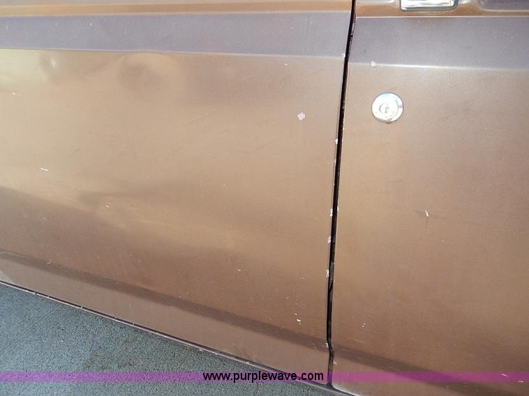 image for item H9535 1993 Ford F350 XL Crew Cab pickup truck