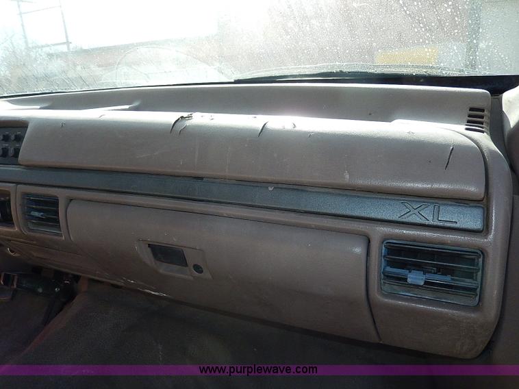 image for item H9535 1993 Ford F350 XL Crew Cab pickup truck