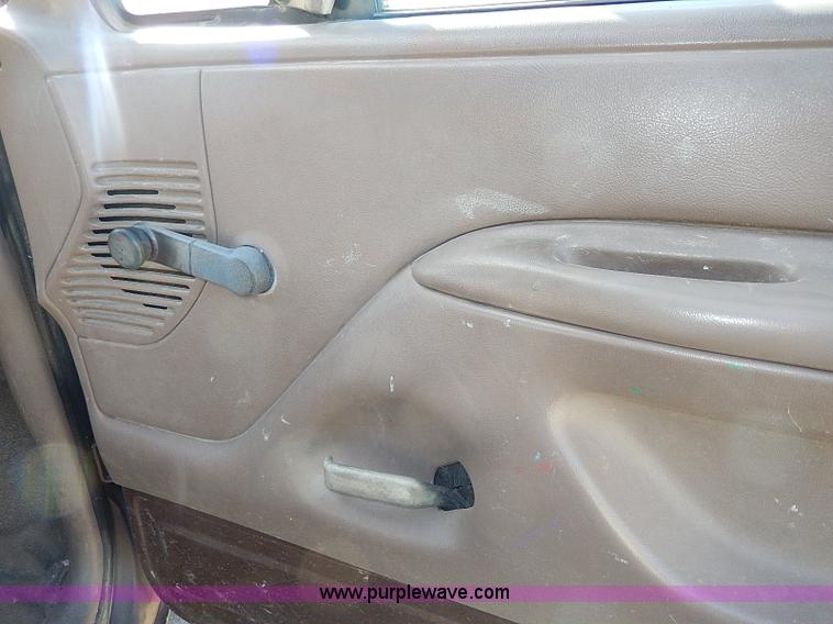 image for item H9535 1993 Ford F350 XL Crew Cab pickup truck