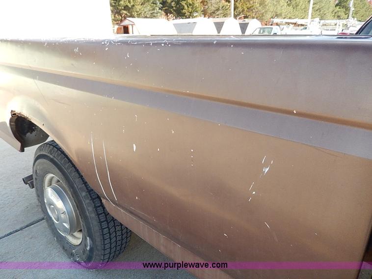 image for item H9535 1993 Ford F350 XL Crew Cab pickup truck