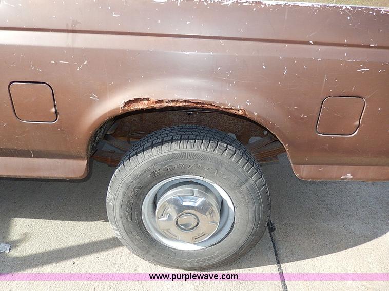 image for item H9535 1993 Ford F350 XL Crew Cab pickup truck