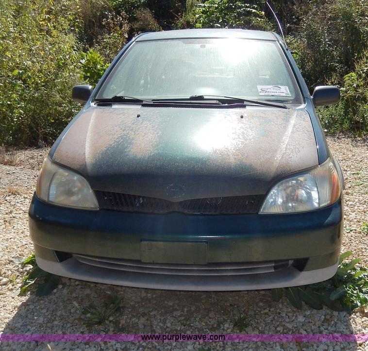 image for item H9712 2001 Toyota Echo