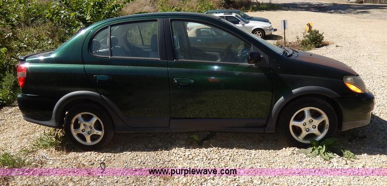 image for item H9712 2001 Toyota Echo
