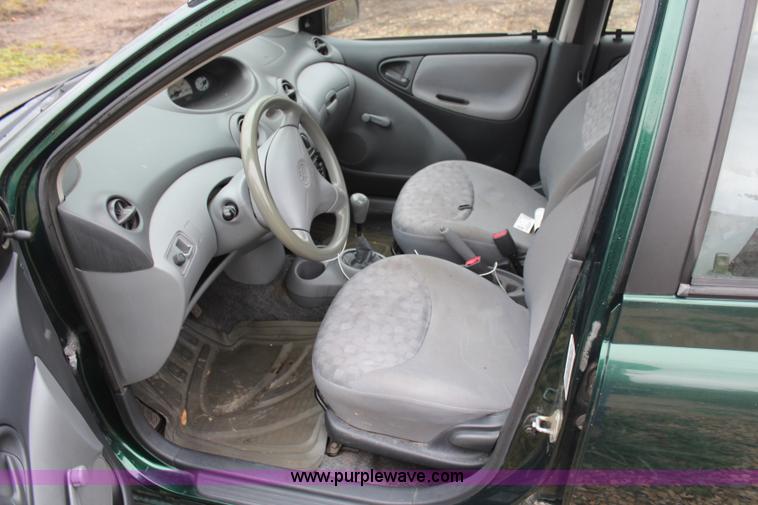 image for item H9712 2001 Toyota Echo