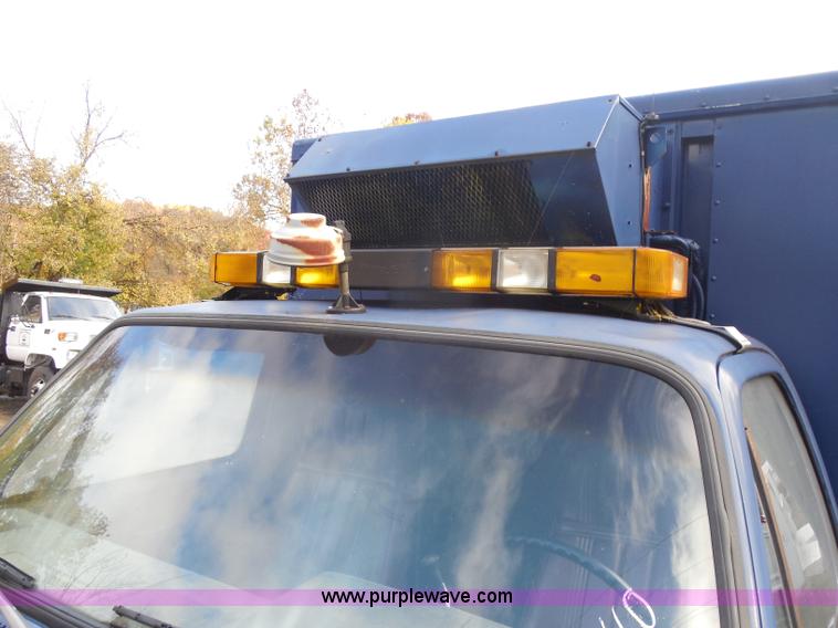 image for item I1252 1985 Chevrolet D30 box truck