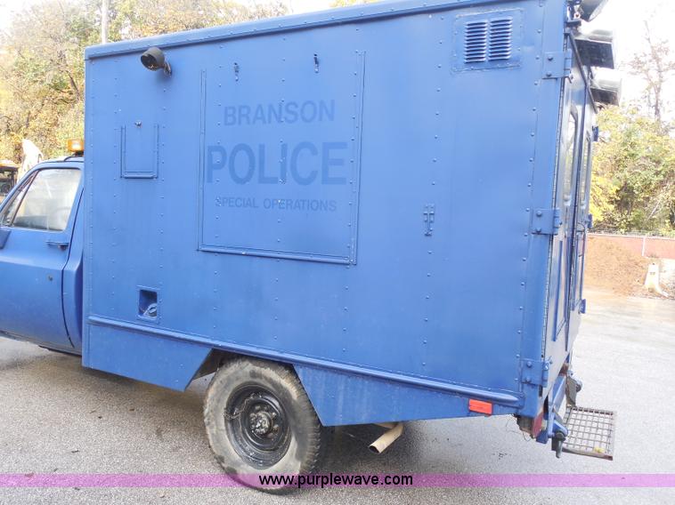 image for item I1252 1985 Chevrolet D30 box truck