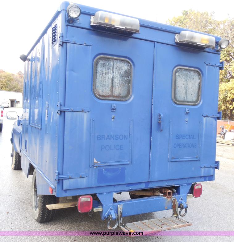 image for item I1252 1985 Chevrolet D30 box truck