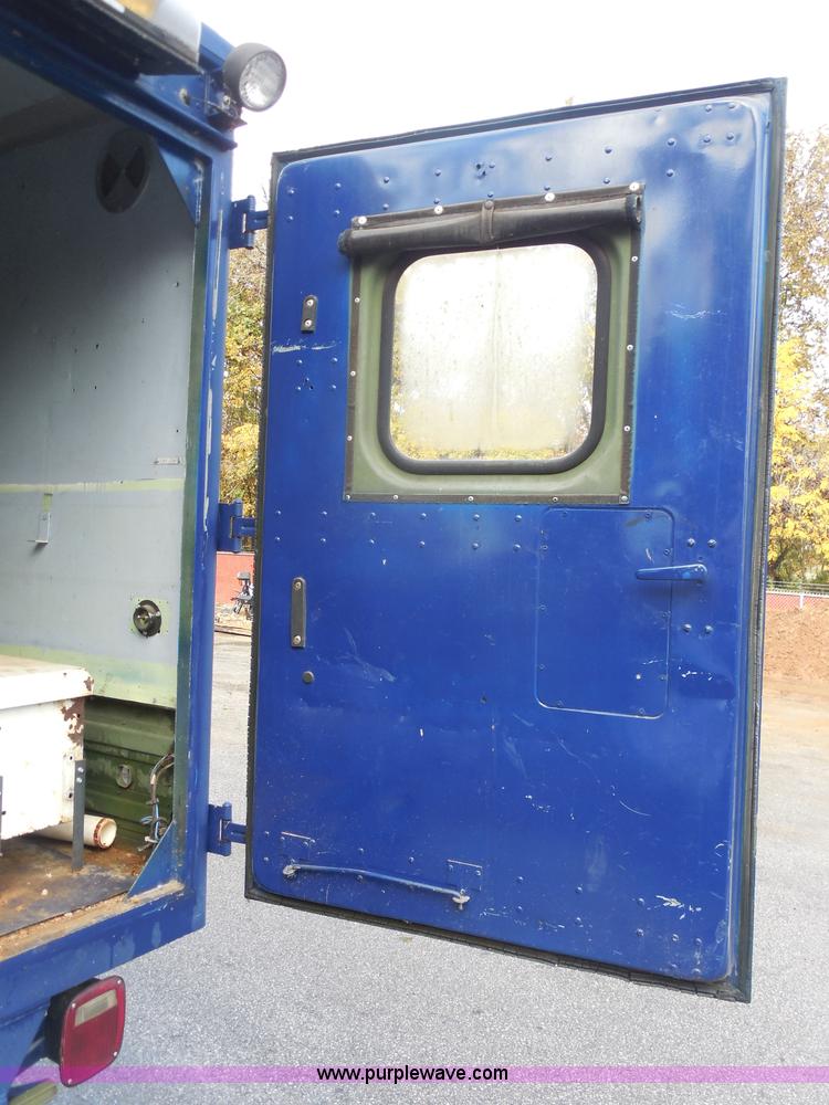 image for item I1252 1985 Chevrolet D30 box truck