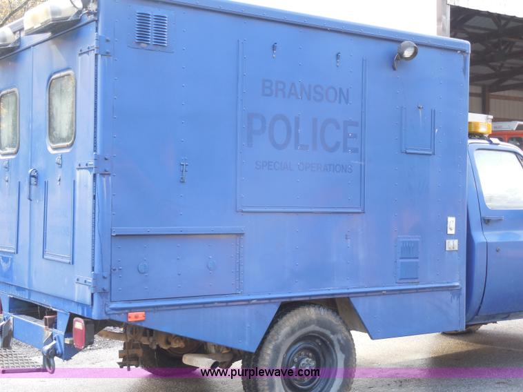 image for item I1252 1985 Chevrolet D30 box truck