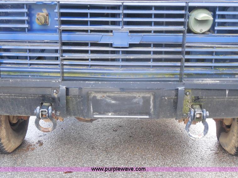 image for item I1252 1985 Chevrolet D30 box truck