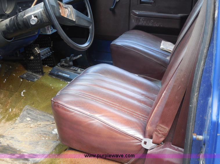 image for item I1252 1985 Chevrolet D30 box truck