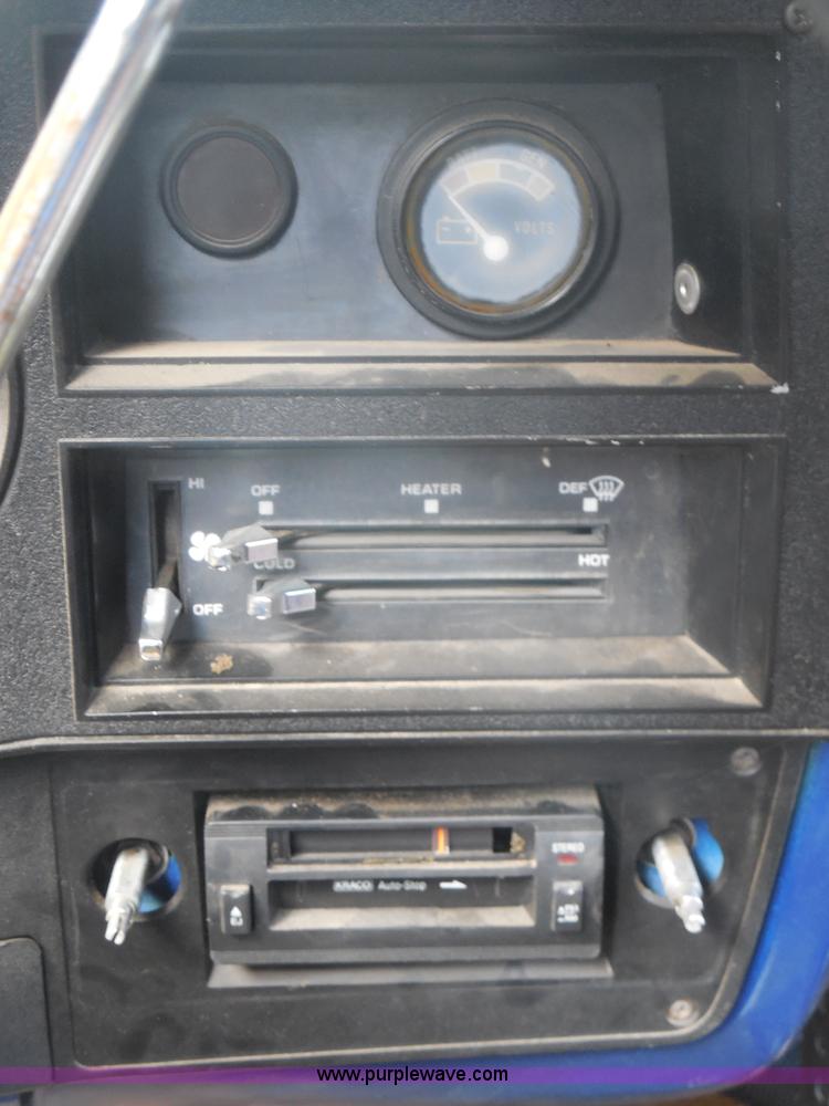 image for item I1252 1985 Chevrolet D30 box truck