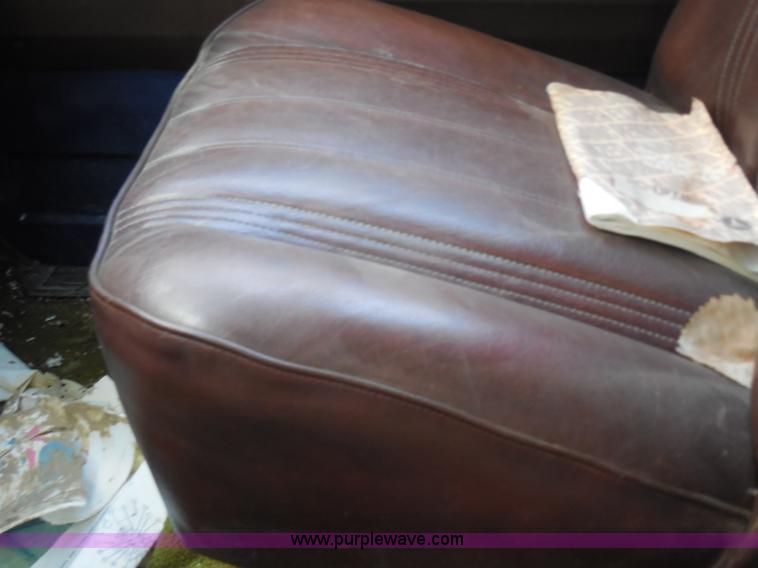 image for item I1252 1985 Chevrolet D30 box truck