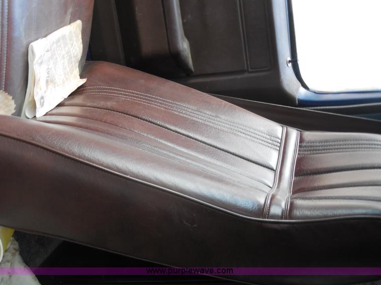 image for item I1252 1985 Chevrolet D30 box truck