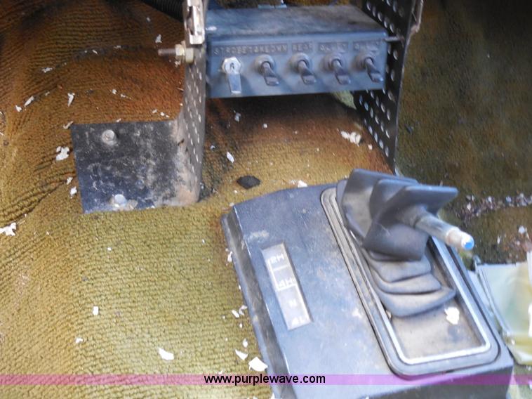 image for item I1252 1985 Chevrolet D30 box truck