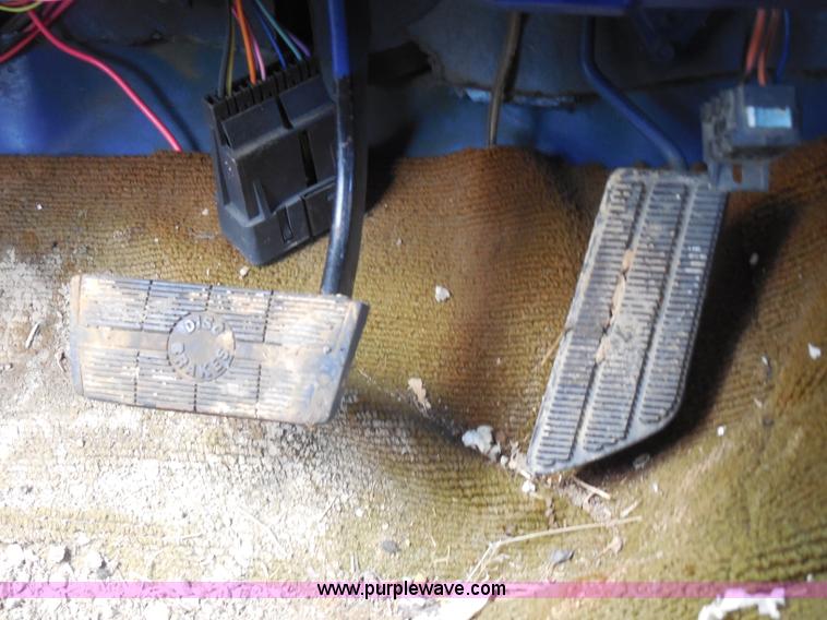 image for item I1252 1985 Chevrolet D30 box truck