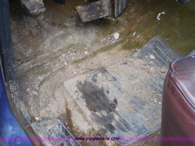 image for item I1252 1985 Chevrolet D30 box truck