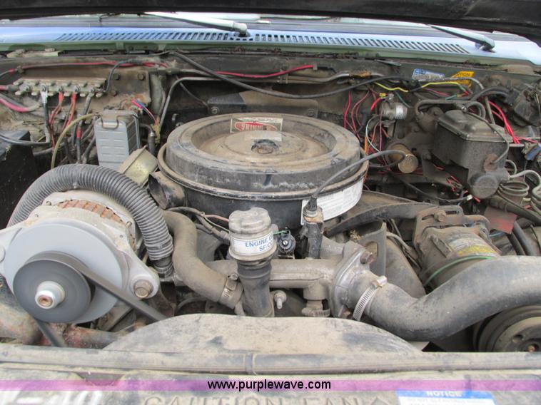 image for item I1252 1985 Chevrolet D30 box truck