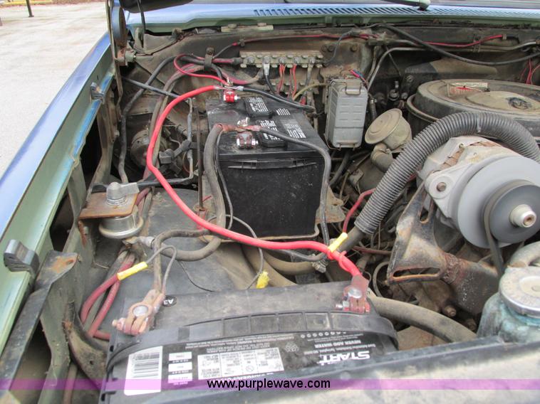 image for item I1252 1985 Chevrolet D30 box truck