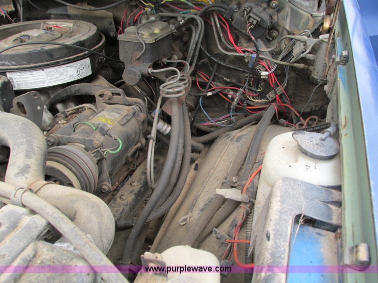 image for item I1252 1985 Chevrolet D30 box truck