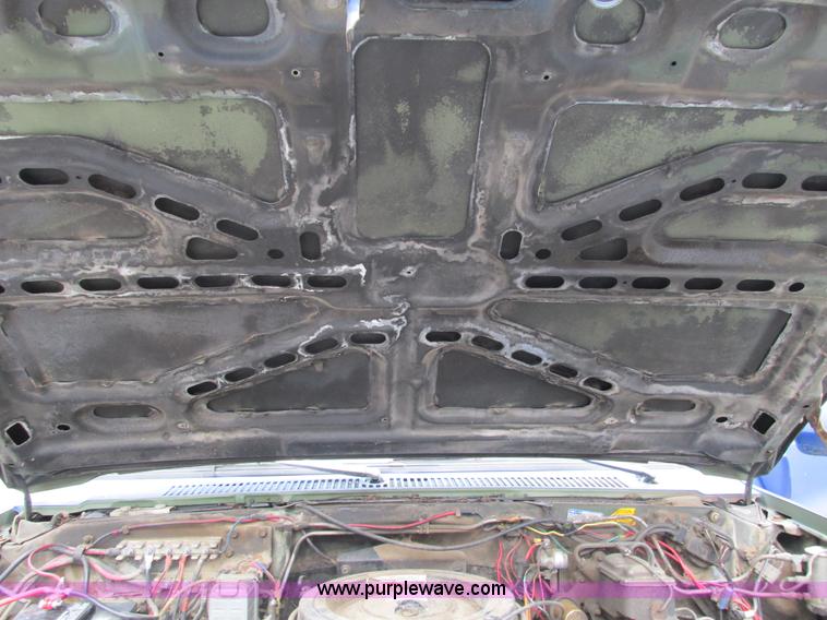 image for item I1252 1985 Chevrolet D30 box truck