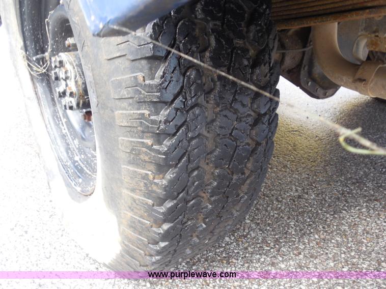 image for item I1252 1985 Chevrolet D30 box truck