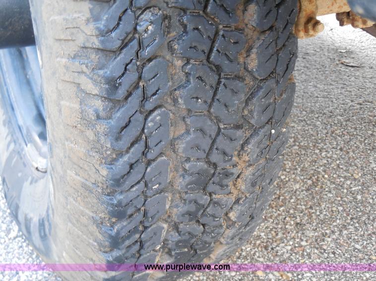 image for item I1252 1985 Chevrolet D30 box truck