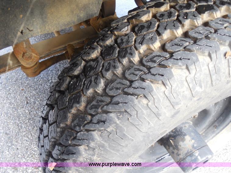 image for item I1252 1985 Chevrolet D30 box truck