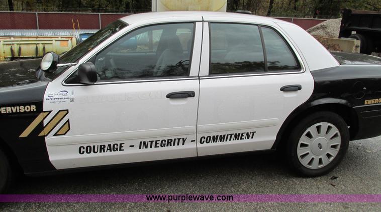 image for item I1253 2008 Ford Crown Victoria Police Interceptor