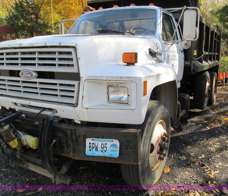 image for item I1254 1994 Ford F800 dump truck