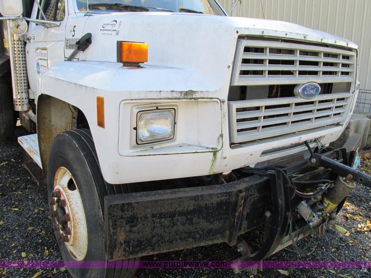 image for item I1254 1994 Ford F800 dump truck