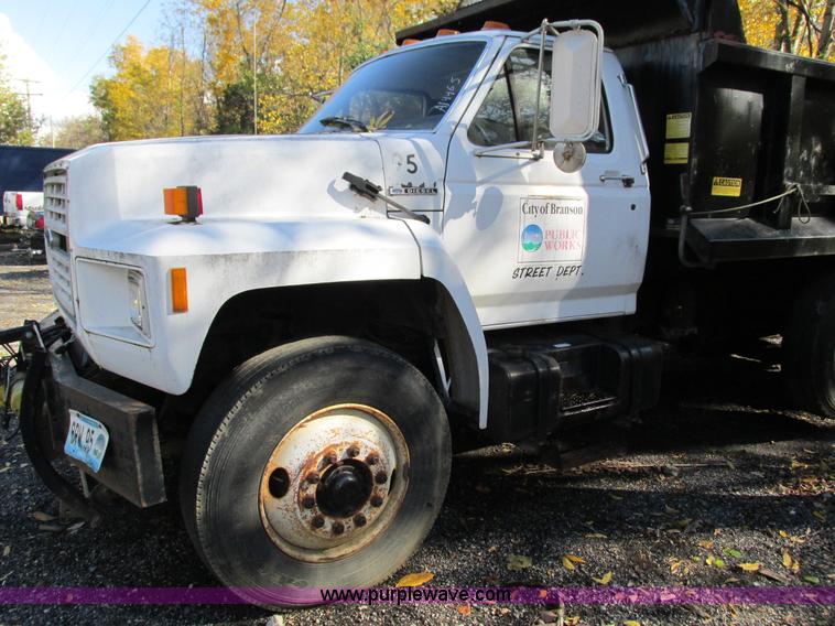 image for item I1254 1994 Ford F800 dump truck