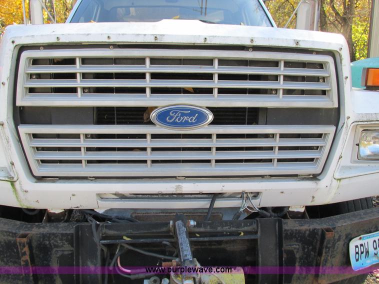 image for item I1254 1994 Ford F800 dump truck